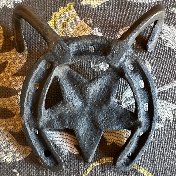 Fun ‘Sheshed’ accent piece :) wall mounted coat hook. Tandem hooks. - Picture 2 of 4